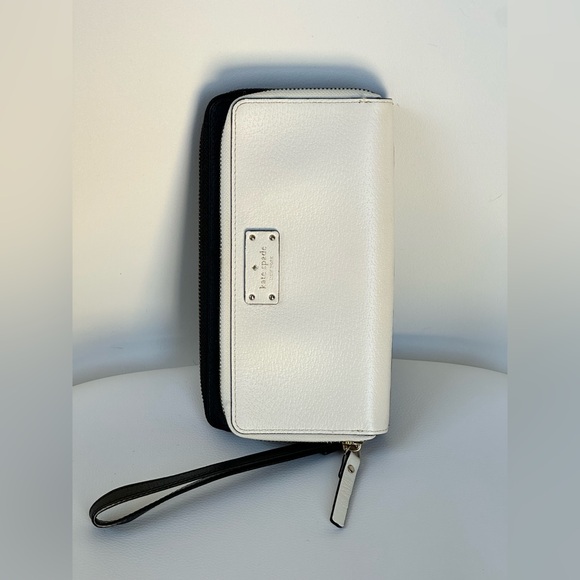 kate spade Handbags - Kate Spade NY Women's Wristlet Wallet Clutch Zip Closure Black Off White Leather